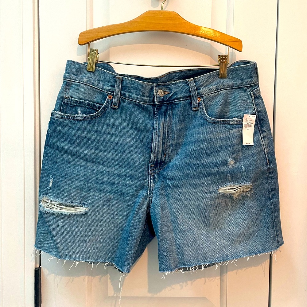 NWT Old Navy high rise slouchy straight distressed jean shorts, size 10